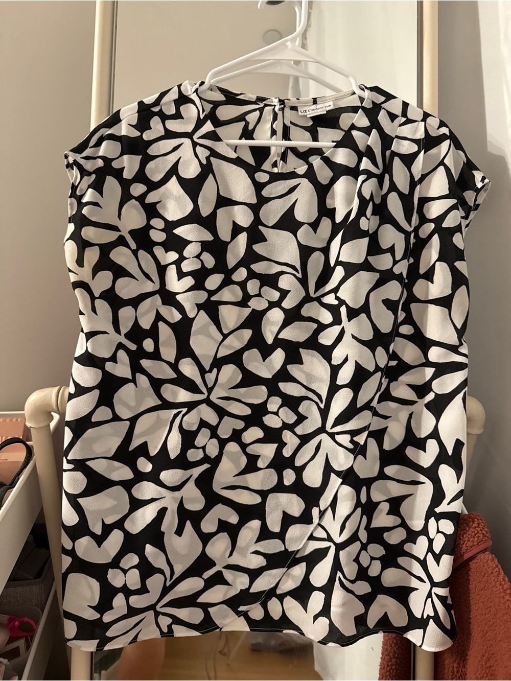 Liz Claiborne Black and White Floral Cap-Sleeve Blouse